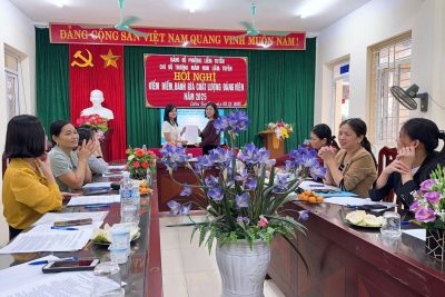 Trao quyết định Đảng viên chính thức cho đồng chí Phạm Thị Thảo